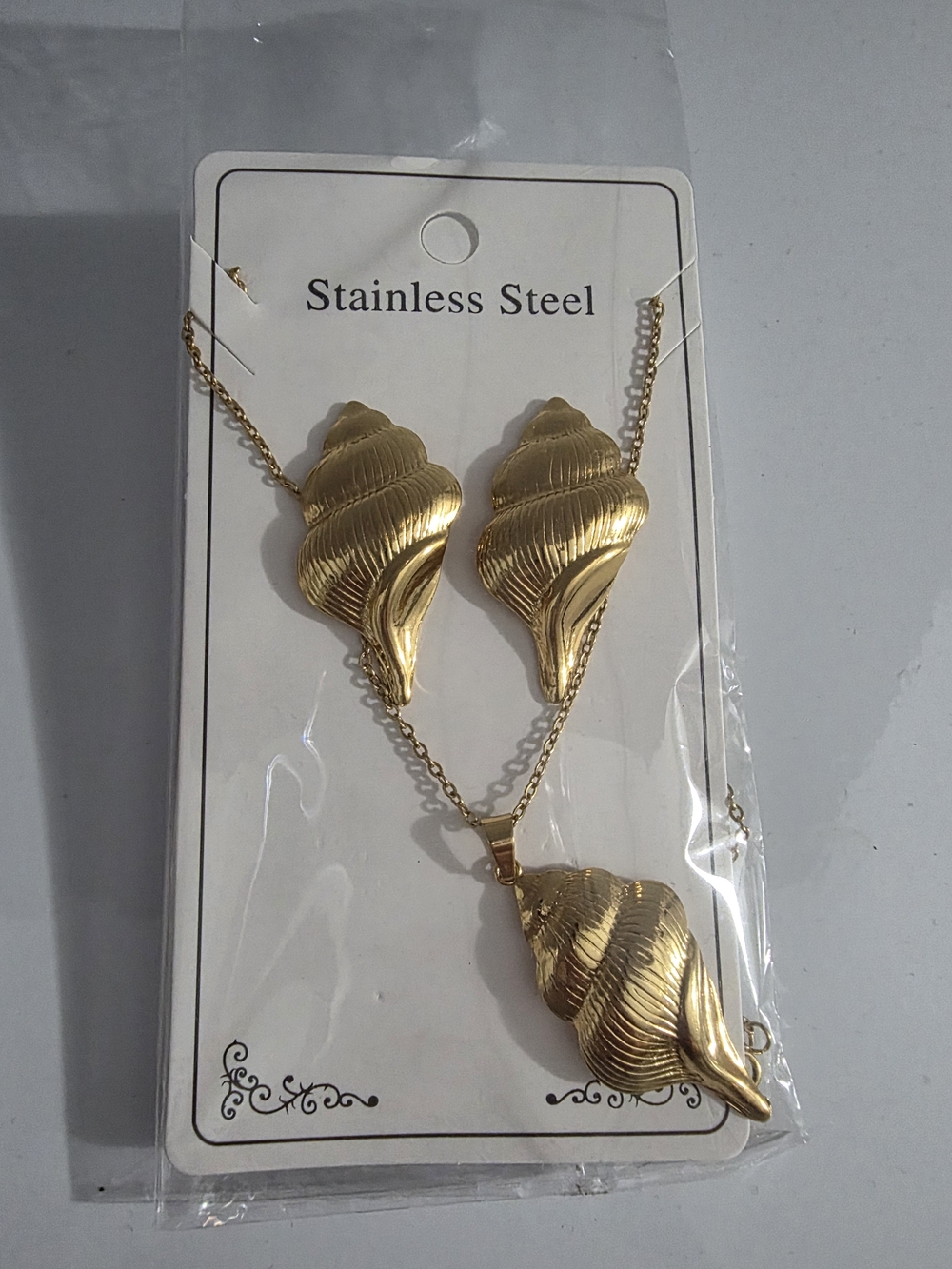 Gold Shell Pendant Necklace and Earring Set -